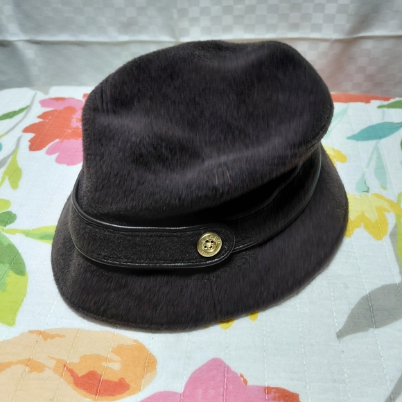 Coach Accessories - Elegant Black Men's Hat